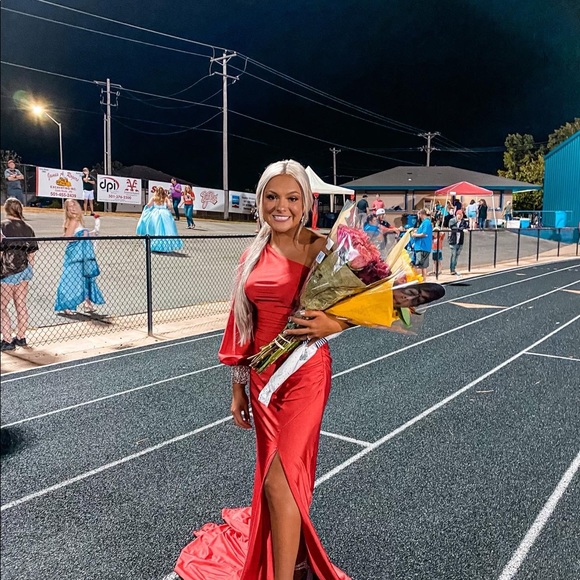 gorgeous Sherri Hill dress - Picture 2 of 3